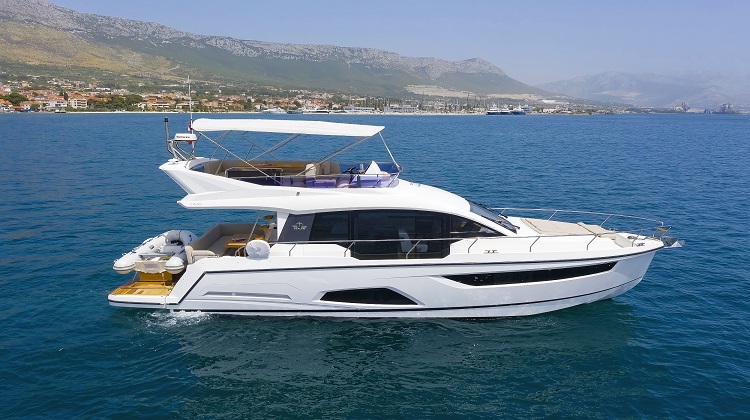 motor-yacht-charter-croatia.jpg