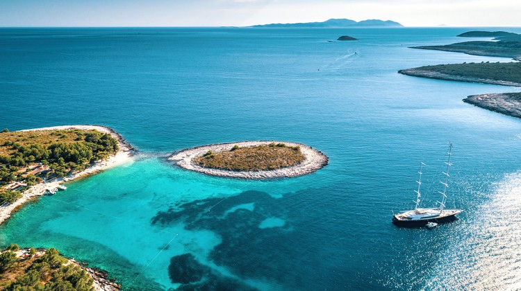 sailing-in-thailand-vs.-croatia-2.jpg