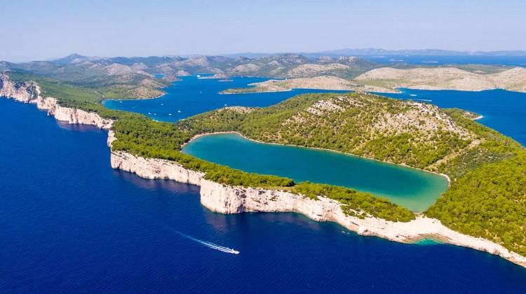 sailing-through-croatian-national-and-nature-parks-3.jpg