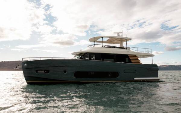 Azimut Magellano 66 - Yacht Charter Croatia