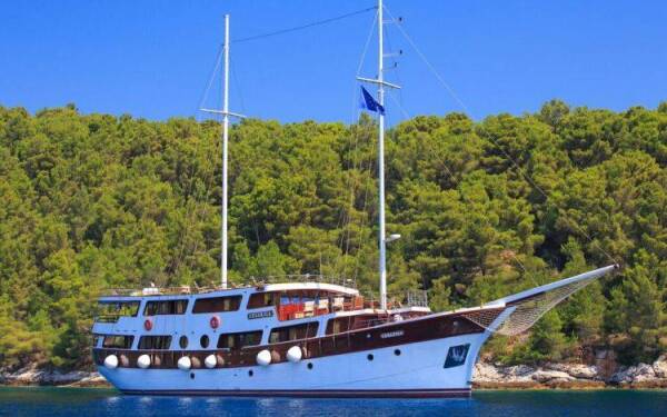 Cesarica - Yacht Charter Croatia