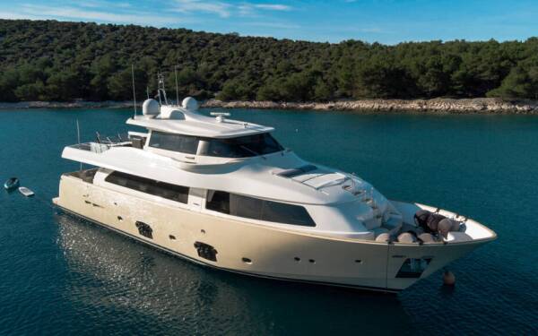 Custom Line Navetta 26 - Yacht Charter Croatia