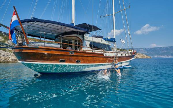 Lotus - Yacht Charter Croatia