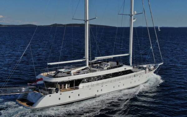 MS Custom Aurum Sky - Yacht Charter Croatia