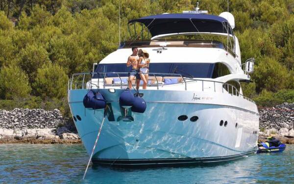 Princess Y85 - Yacht Charter Croatia