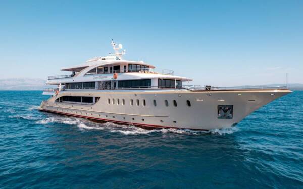 Queen Eleganza - Yacht Charter Croatia