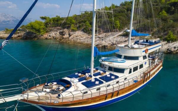 Saint Luca - Yacht Charter Croatia