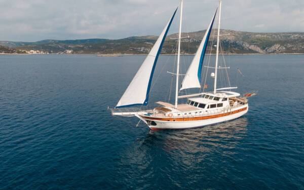 Sea Breeze - Yacht Charter Croatia